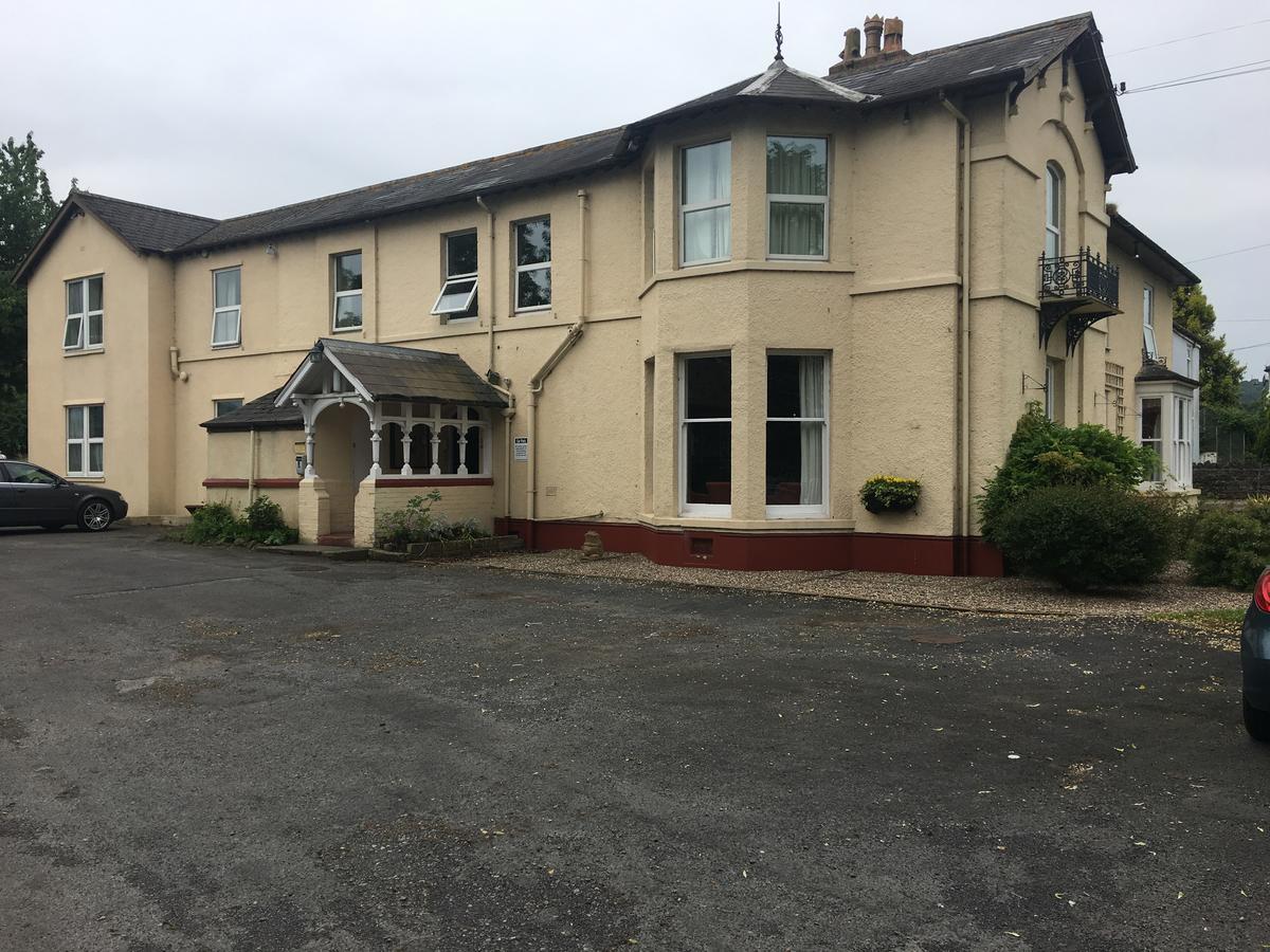 Winston Manor Guesthouse Rooms Churchill  Exterior photo